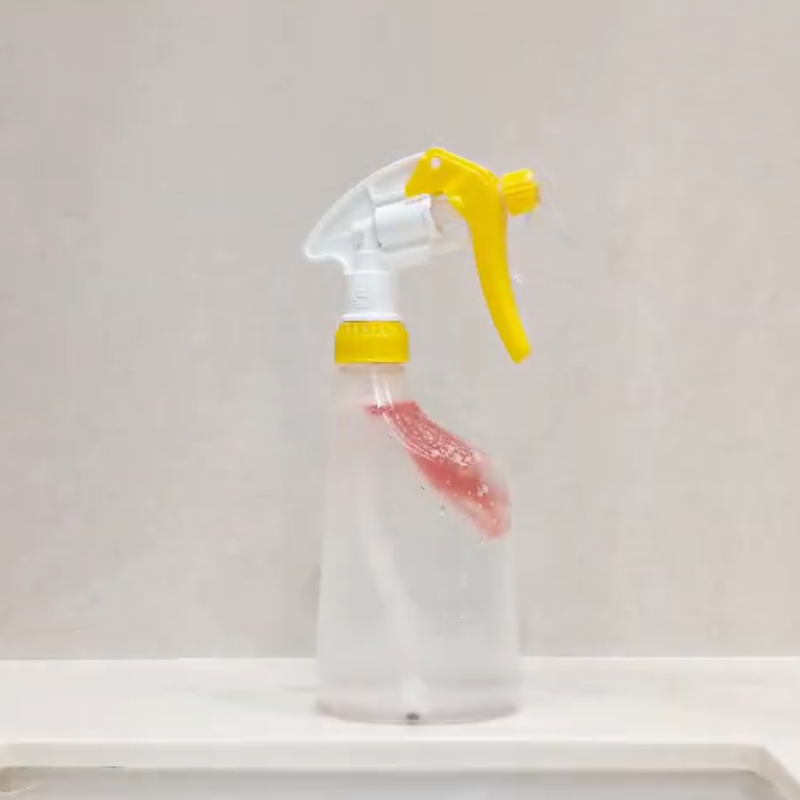 スティックをボトルに入れて水で希釈する手順